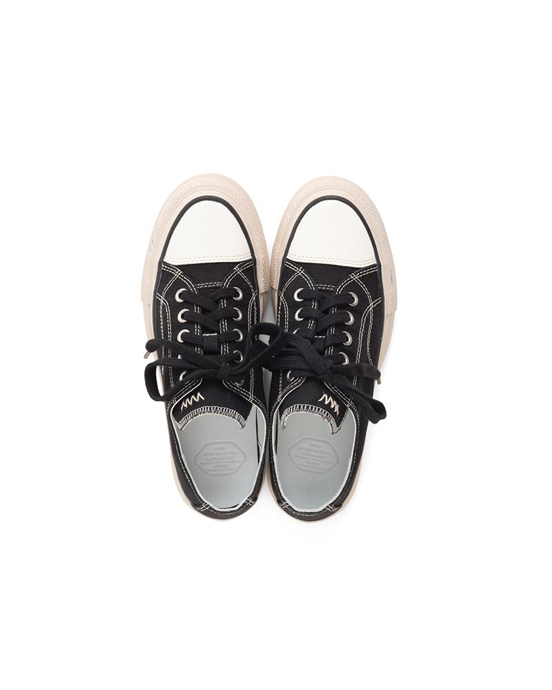 【関税込み】visvim ブラック Skagway L.T. Lo スニーカー visvim: Black Skagway L.T. Lo Sneakers | SSENSE